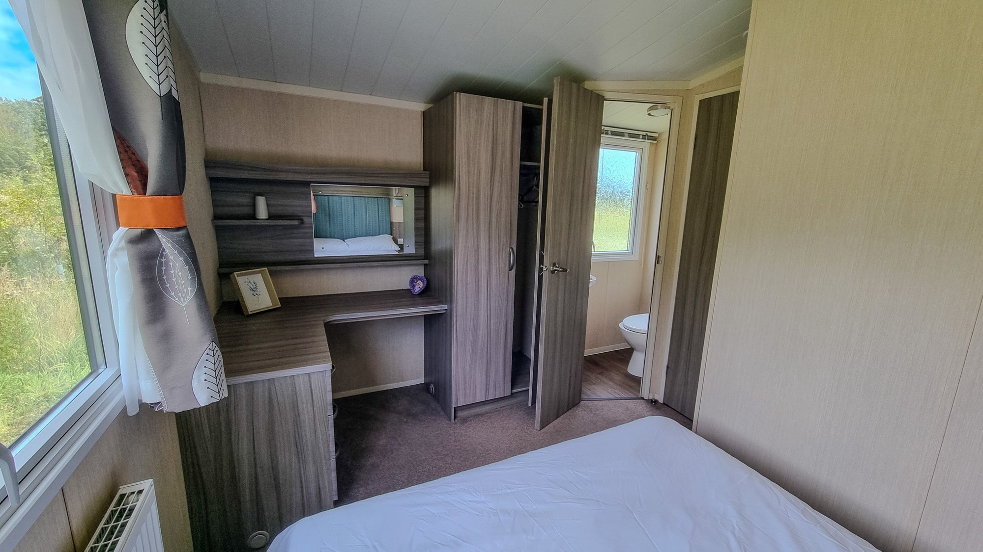 Swift Moselle, Dresser, Wardrobe & Ensuite 