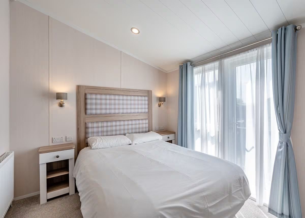 Swift Edmonton Lodge Master Bedroom
