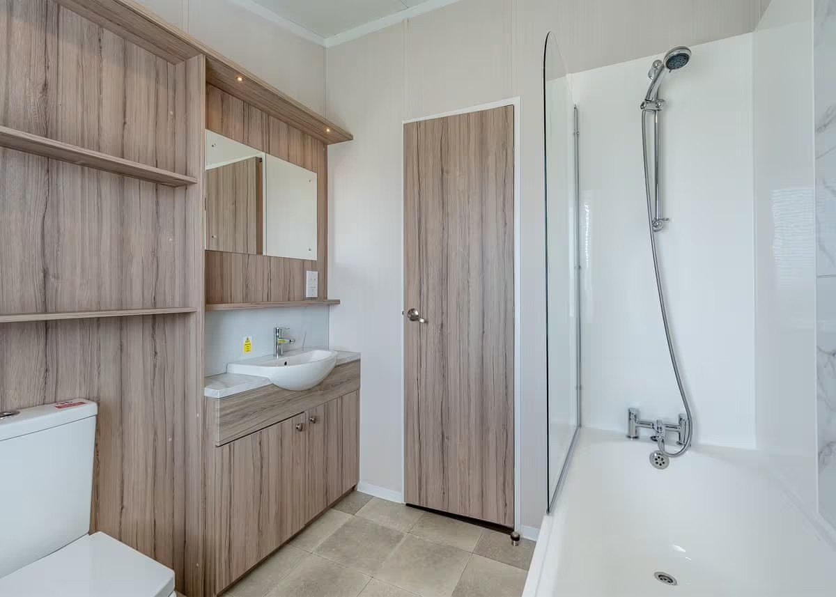 Swift Edmonton Lodge Master Bathroom