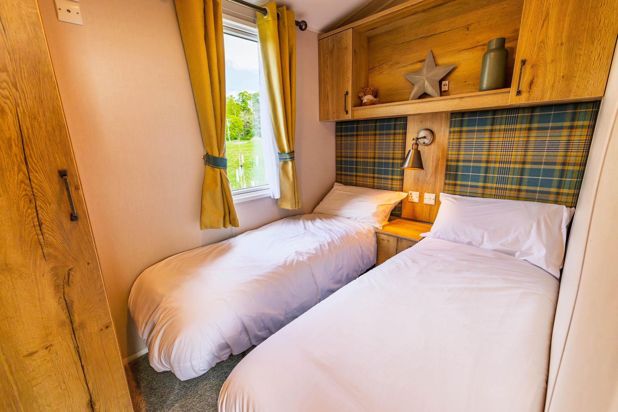 Atlas Debonair Twin Bedroom
