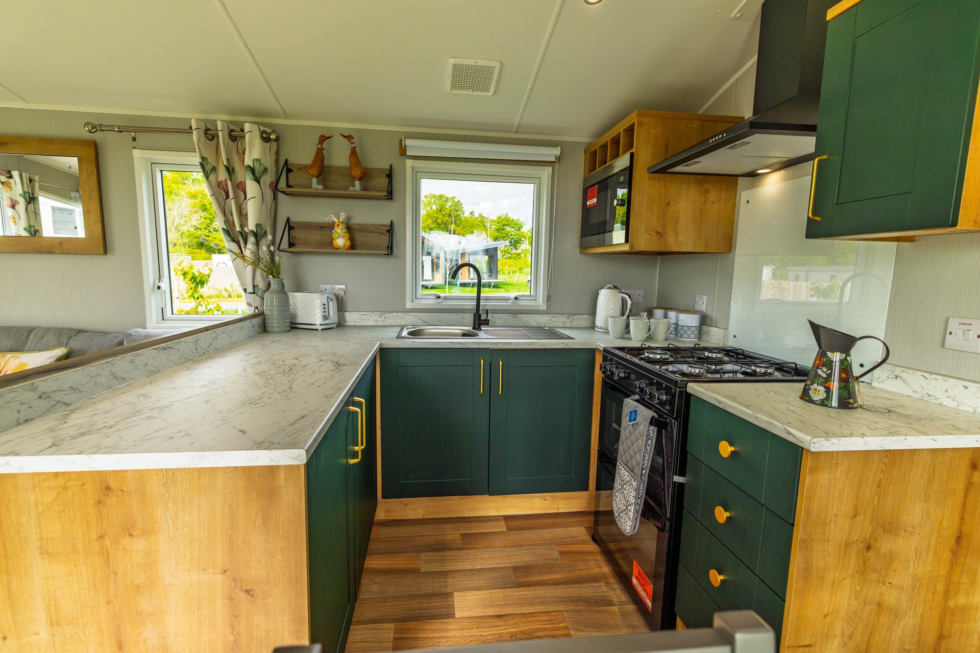 Well Laid Out Kitchen with Appliances 