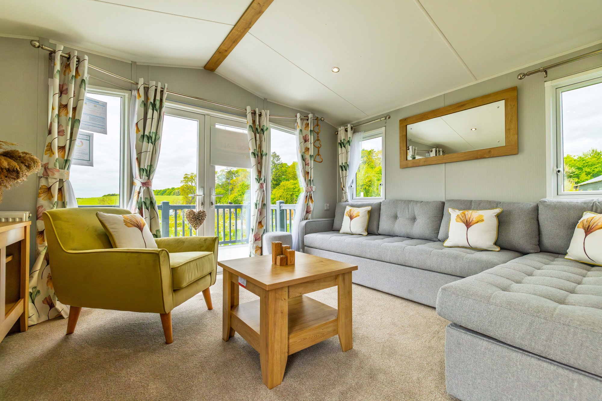 Neutral colour scheme with natural accents