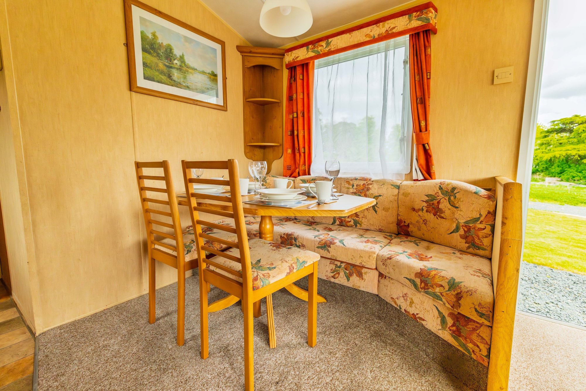 Willerby Countrystyle Dining Area