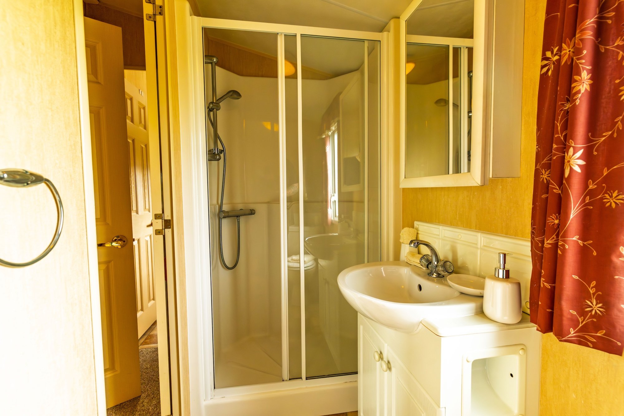 Willerby Countrystyle Shower